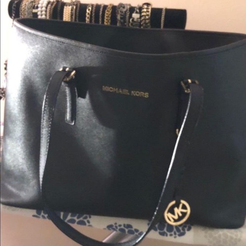 Black tote